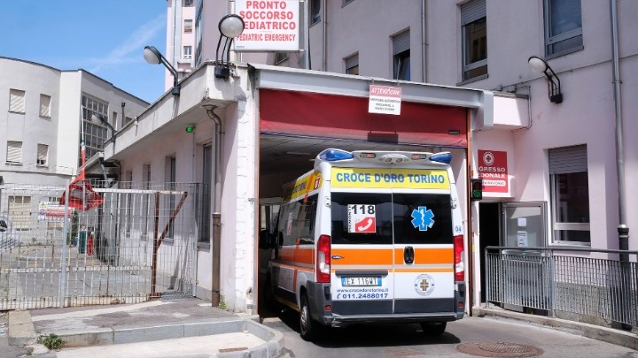 Ιταλία: Ένας νεκρός και 19 τραυματίες από ατύχημα με λεωφορείο