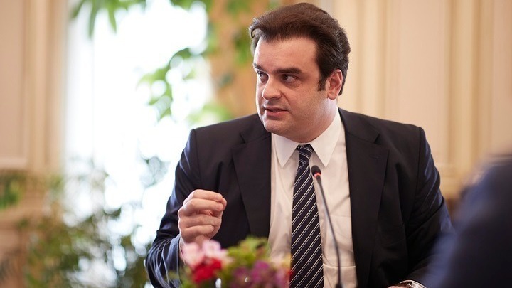 Freedom Pass: Αύριο ανοίγει η πλατφόρμα της προπληρωμένης κάρτας 150 ευρώ