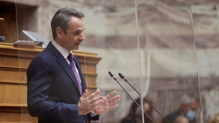 Mητσοτάκης για φωτιές: «Κατορθώσαμε να μη θρηνήσουμε θύματα» – Δείτε live την συζήτηση των πολιτικών αρχηγών στη Βουλή