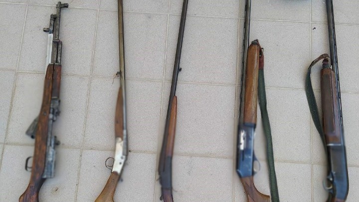 Ο Ισημερινός εξαρθρώνει συμμορία που διακινούσε όπλα σε συνεργασία με την Κολομβία