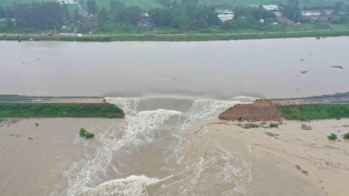 Κίνα: Kαταστροφικές πλημμύρες Zhengzhou – Ασύλληπτες σκηνές (Δείτε τα βίντεο)