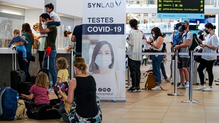 Πορτογαλία: Τέλος στην νυχτερινή απαγόρευση της κυκλοφορίας – Μέχρι τον Σεπτέμβριο οι μάσκες