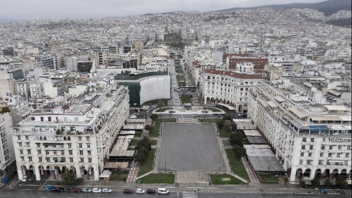 Θεσσαλονίκη – ΔΕΘ: Γέμισε με σημαίες της Ελληνικής Επανάστασης