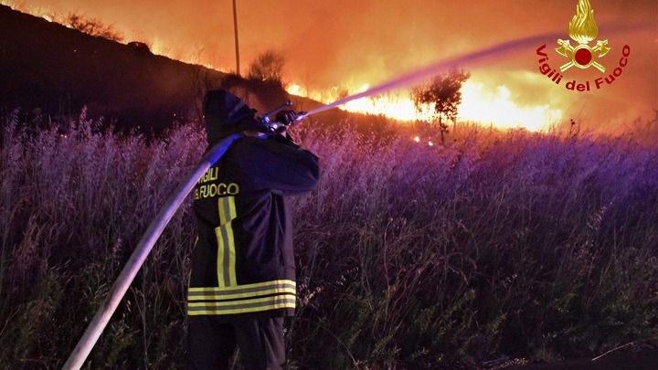 Ιταλία: Αποτέλεσμα εμπρησμών οι περισσότερες πυρκαγιές που κατακαίνε τη Σικελία
