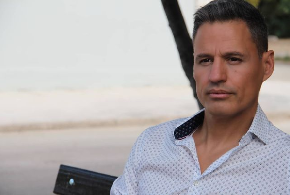 Πετράκος προς Αρκά για τα εμβόλια: «Βρε κακομοίρη Αρκά, παρασύρεις τον κόσμο να κάνει ένα πειραματικό σκεύασμα» (pics+vid)