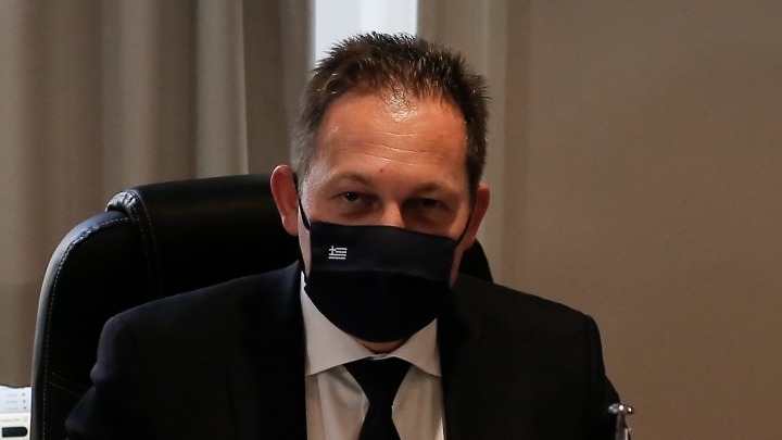 Πέτσας: “Μόνο από το Υπουργείο Εσωτερικών έχουν διατεθεί 22,9 εκατομμύρια”
