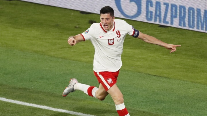 Το EURO 2020 κράτησε τον Λεβαντόφσκι στην κορυφή των σκόρερ για το 2021 – Ωστόσο, απειλείται από τον… Λέο Μέσι