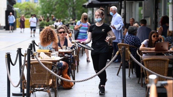 Βρετανία: Τέλος η καραντίνα για τους πλήρως εμολιασμένους τουρίστες