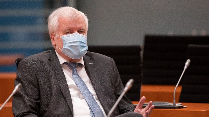 Υπουργός Εσωτερικών Γερμανίας: «Ανεύθυνη η στάση της UEFA»