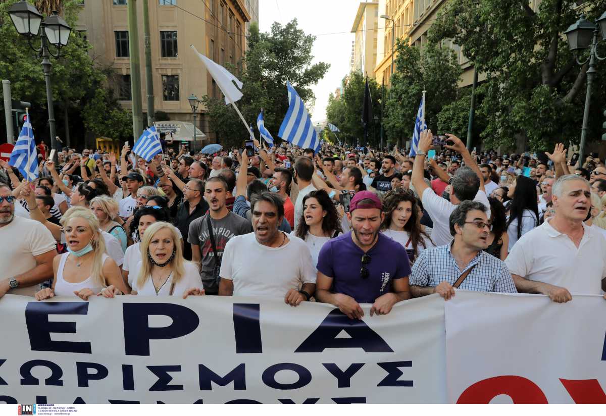 Έτσι πέφτουν θύματα απάτης οι αντιεμβολιαστές: Ζητάν χιλιάδες ευρώ και τάζουν… ασυλία από τα μέτρα και τους νόμους