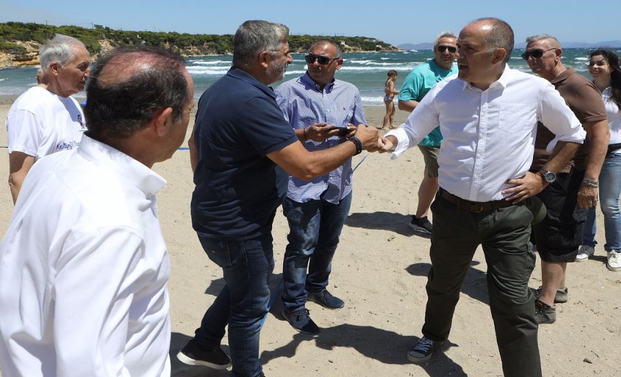 Περιφέρεια Αττικής σε συνεργασία με το «Όλοι Μαζί Μπορούμε» καθάρισαν παραλίες