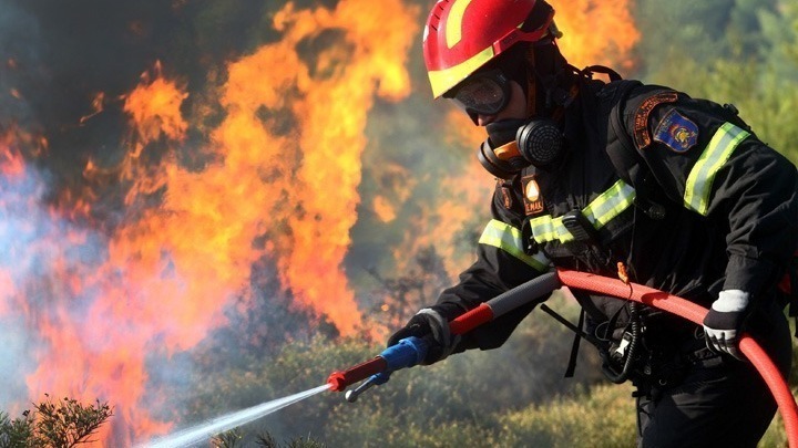 Συνεχίζεται το έργο της πυροσβεστικής σε Γορτυνία, Αρχαία Ολυμπία και Ανατολική Μάνη