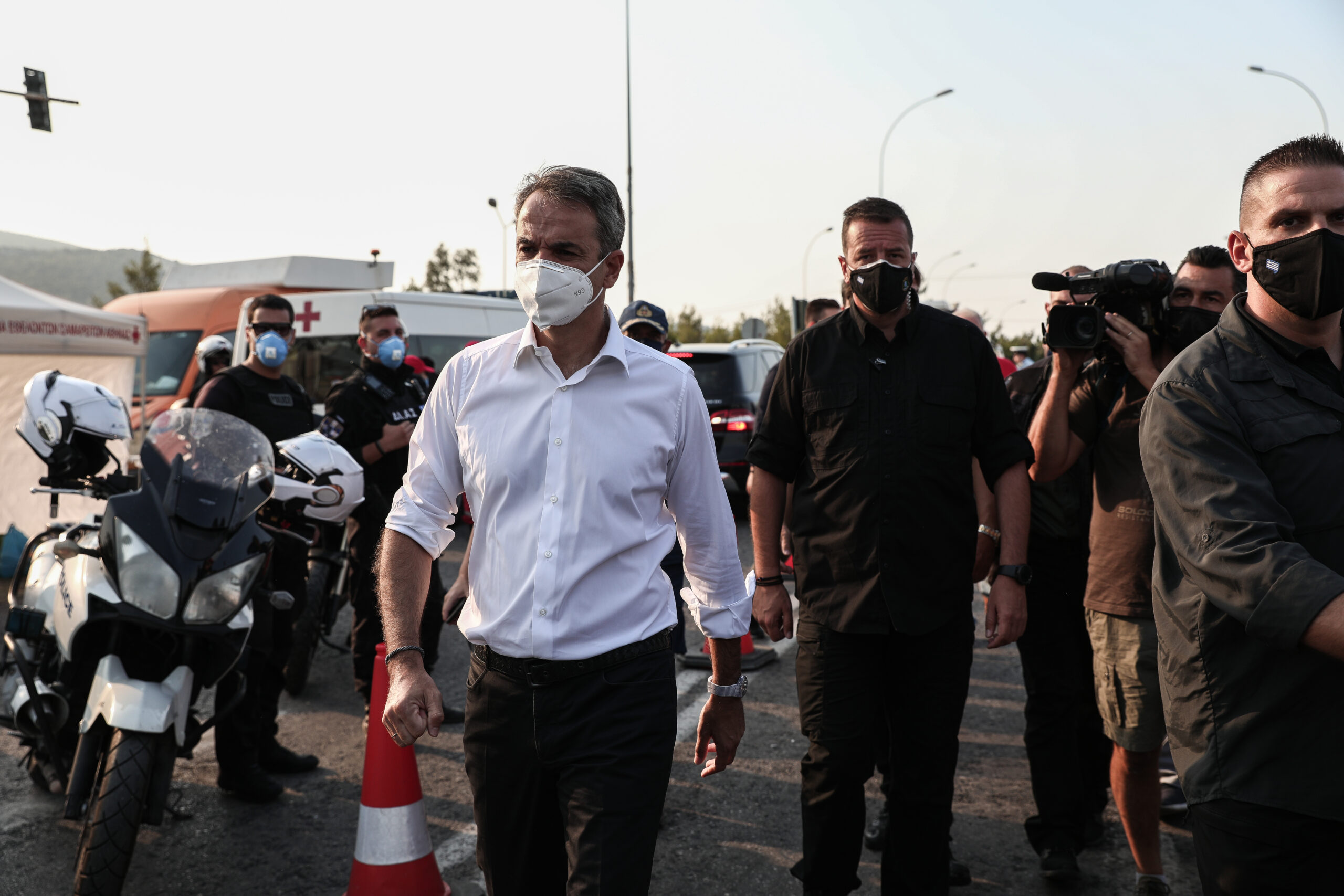 Φωτιά στη Βαρυμπόμπη – Μητσοτάκης: Δεν είχαμε απώλεια ανθρώπινης ζωής – Τα δύσκολα είναι μπροστά μας (Vid)