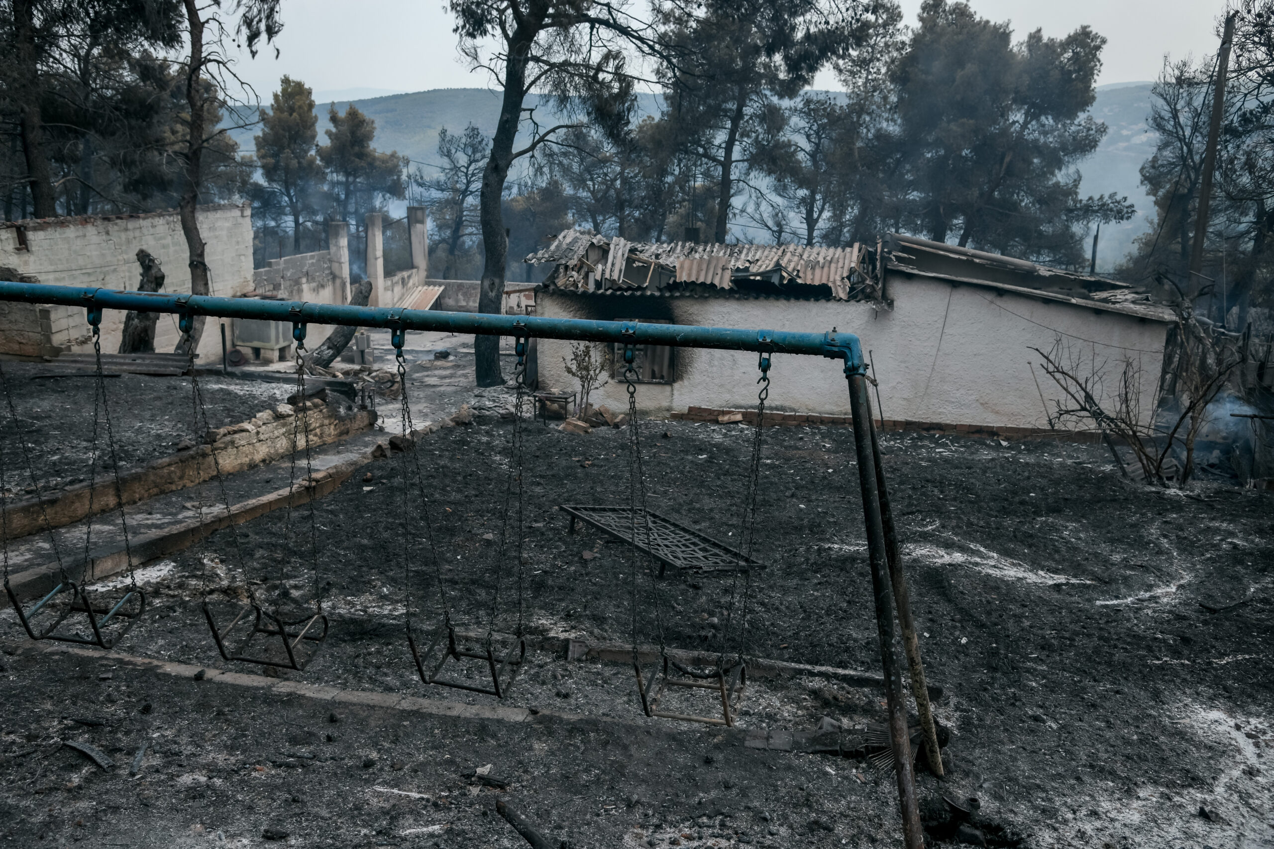 Βίλια: Συνεχίζεται για πέμπτη μέρα ο πύρινος εφιάλτης – Περιπολίες από στρατό και αστυνομία (pics+vid)