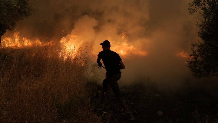 Ακόμη μια δύσκολη νύχτα στην Εύβοια