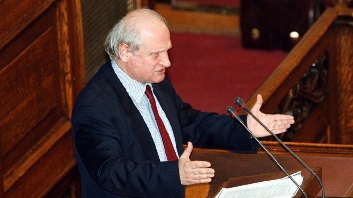 Σκυλλάκος – ΚΚΕ: Συγκινεί το τελευταίο αντίο του γιού του