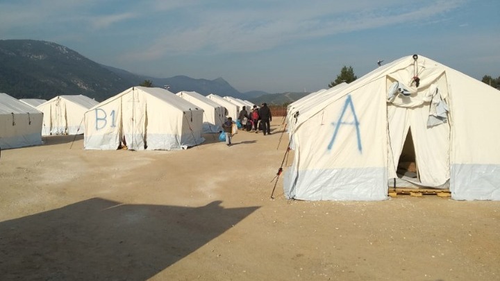 Εκκενώνουν τη δομή φιλοξενίας στη Μαλακάσα