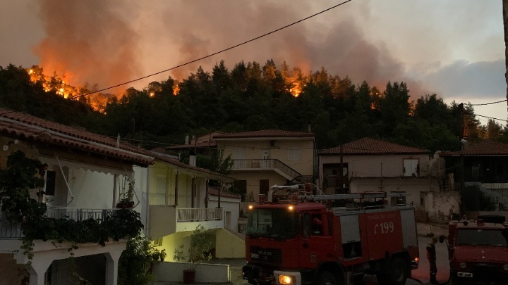 Εύβοια: Οι φλόγες από χωριό σε χωριό