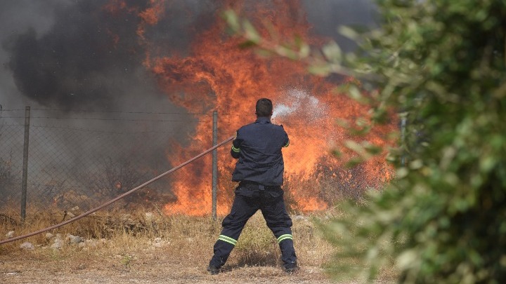 Φωτιά Κιλκίς – Μαίνεται για δεύτερη μέρα – Επιχειρούν δύο καναντέρ