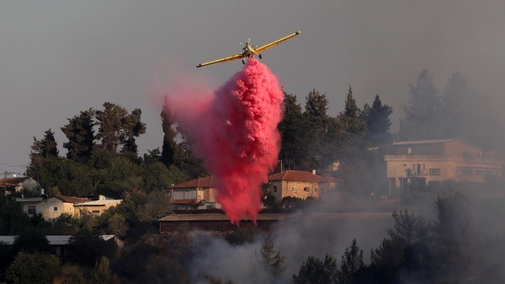Γαλλία: Μάχη για να τεθεί υπό έλεγχο πυρκαγιά κοντά στο Σεν-Τροπέ (vid)