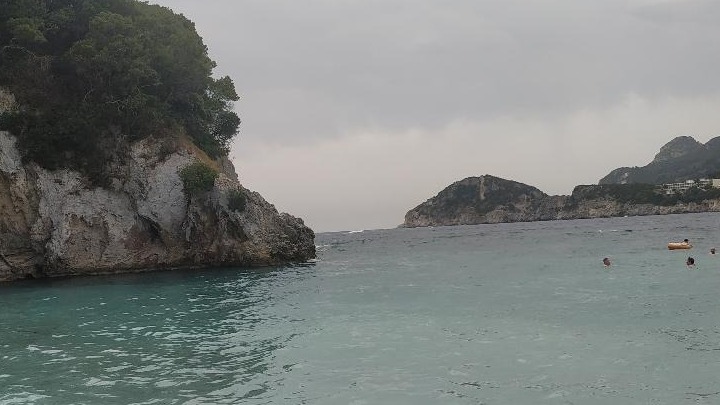 Χανιά: Ακυβέρνητο σκάφος βγήκε στη στεριά – Στο νοσοκομείο η χειριστής