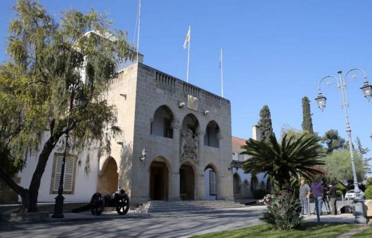Συναγερμός στην Κύπρο: Ύποπτη βαλίτσα έξω από το Προεδρικό Μέγαρο