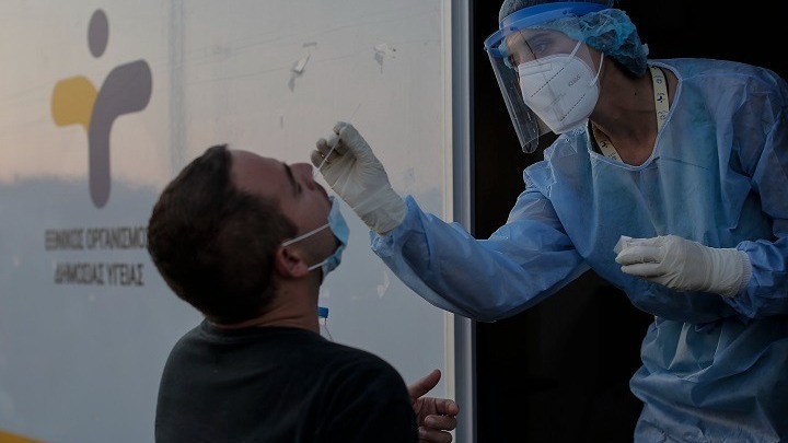 Κορονοϊός: 2800 νέα κρούσματα και 12 θάνατοι – Που εντοπίζονται τα κρούσματα