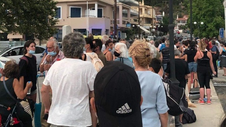 Ευβοία: 650 άτομα απομακρύνθηκαν με φέρι μποτ