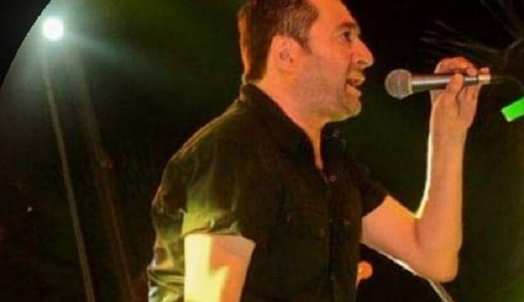 Απεβίωσε ο πρώην τραγουδιστής των Magic De Spell (vid)