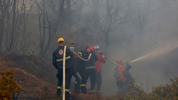 Φωτιά στην Αττική: Στο ΚΑΤ τρία άτομα με εγκαύματα