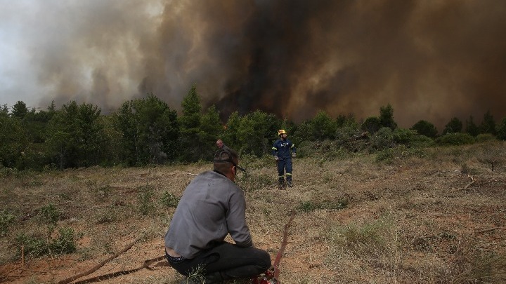 Εκκένωση των περιοχών Λίμνης Μαραθώνα και Καλέτζι Αττικής – Μήνυμα από το 112