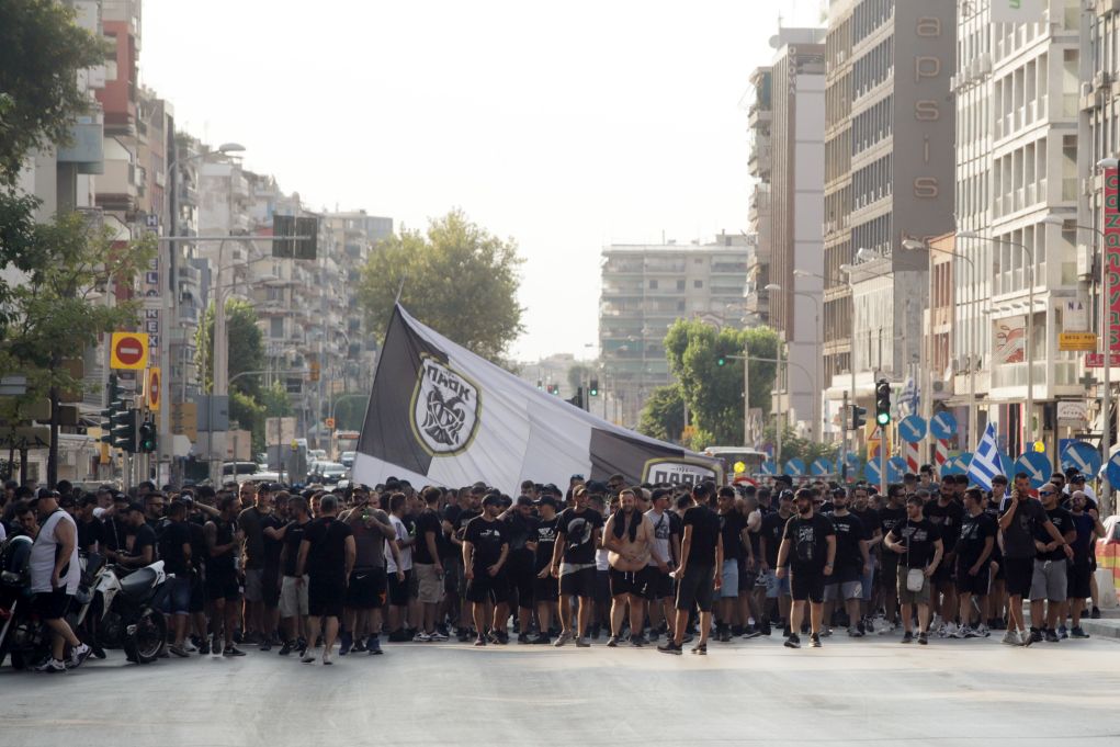 Φωτογραφίες από τη χθεσινή πορεία οπαδών του ΠΑΟΚ ενάντια στην είσοδο μόνο εμβολιασμένων στα γήπεδα