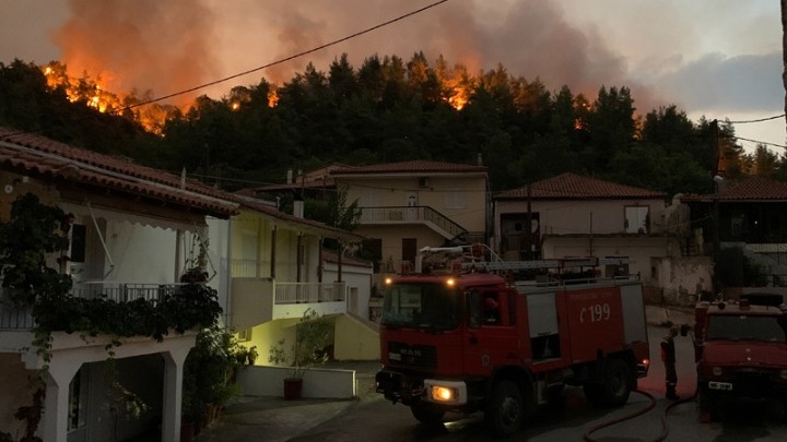 Κλείνει ο δρόμος από Εύβοια προς Αττική (vid)