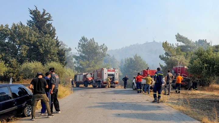 Πυρκαγιά στη Ρόδο: Εκκενώνεται το χωριό Μαριτσά