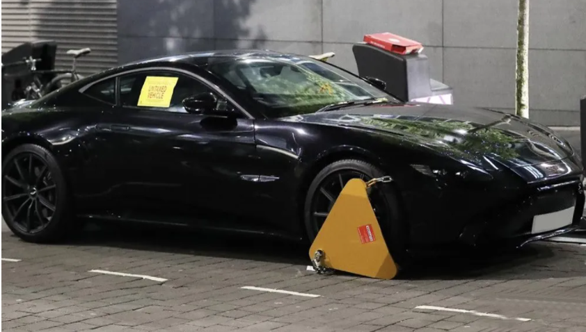 Πήγε σε δείπνο με μία Aston Martin και έφυγε με ταξί, ποδοσφαιριστής της Manchester United