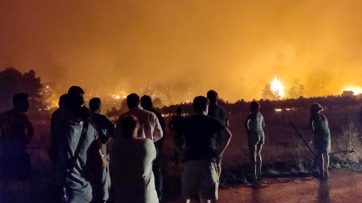Φωτιά στην Εύβοια: 23 εγκλωβισμένους διέσωσε το Λιμενικό