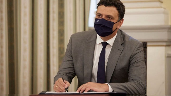 Θεοχάρης: «Παραδίδω το Brand Ελλάδα πιο δυνατό από ποτέ» – Κικίλιας: «Θα αξιοποιήσω ό,τι έχει χτίσει το υπουργείο Τουρισμού»