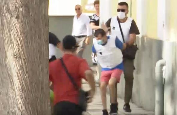 Δάφνη: Ανατριχιαστική η κατάθεση του δράστη – Προπηλακισμός έξω από τα δικαστήρια (βίντεο)
