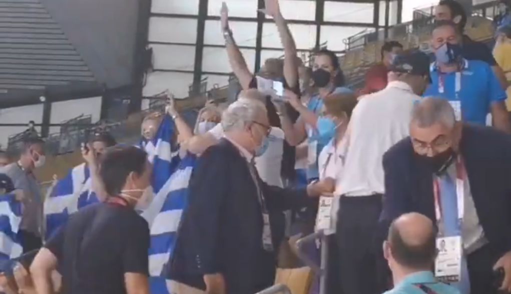 Θρίαμβος στο πόλο: Οι έξαλλοι πανηγυρισμοί της ελληνικής κερκίδας (vid)