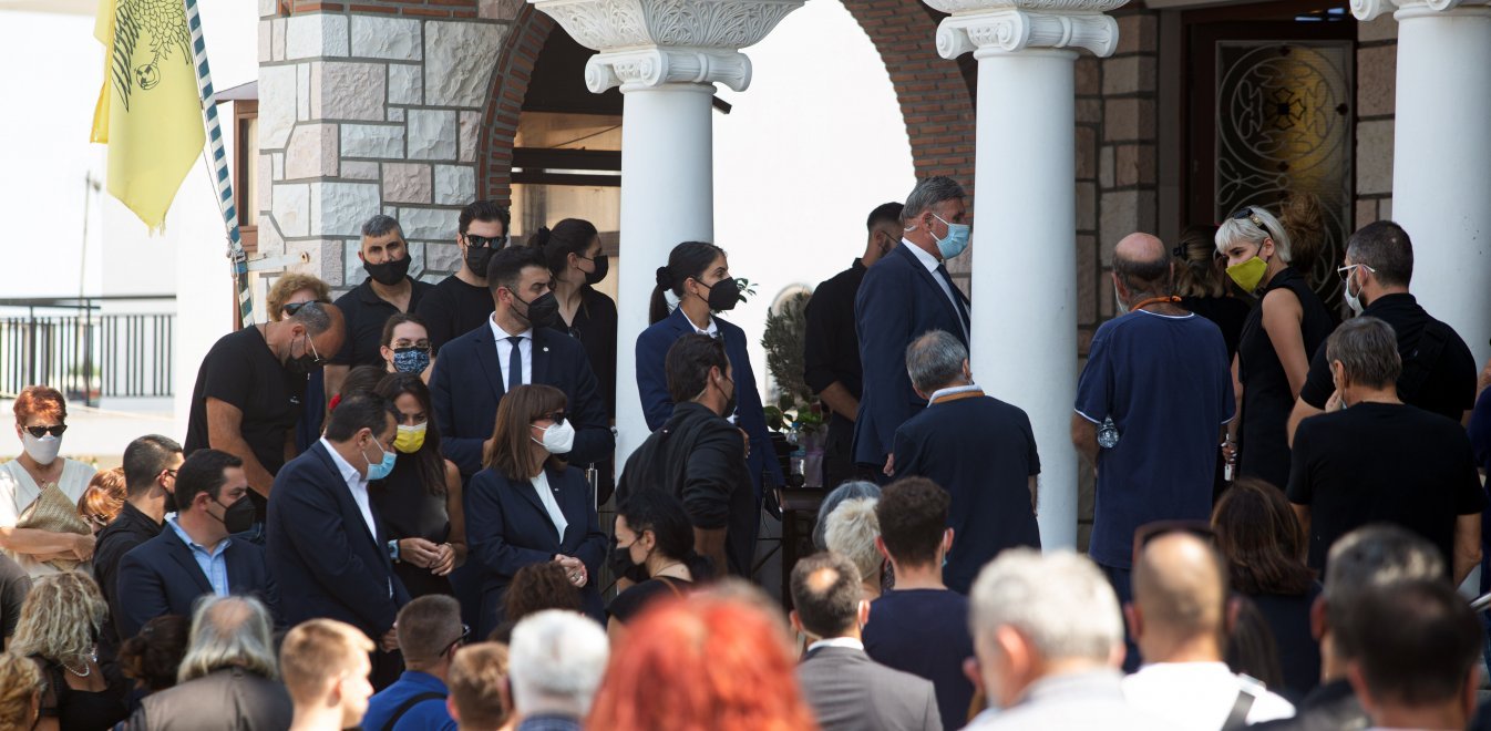 Φωτιές στην Ελλάδα: Σε κλίμα βαθιάς συγκίνησης η κηδεία του εθελοντή πυροσβέστη