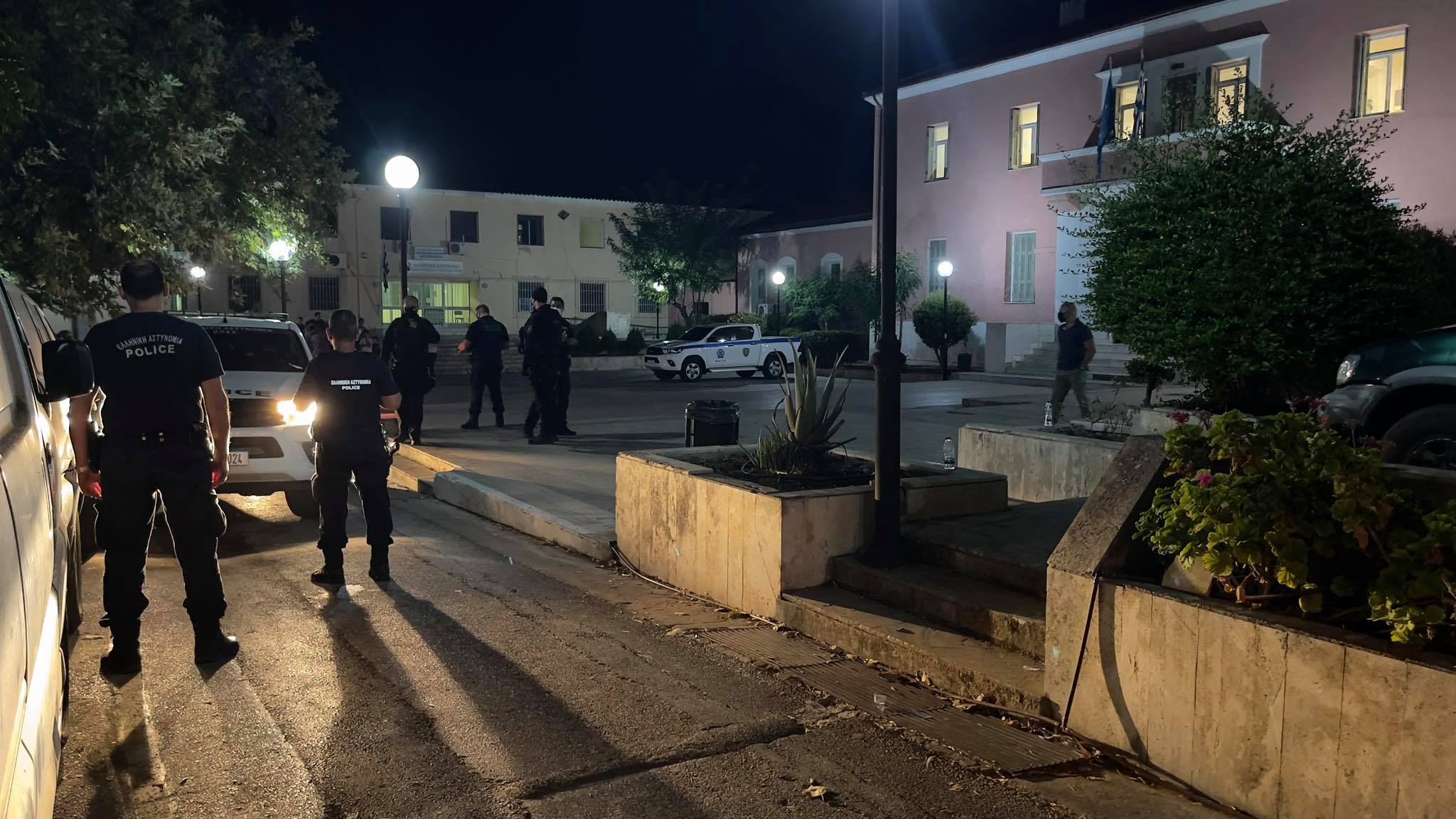 Προφυλακιστέοι οι 77 κατηγορούμενοι για τη ρατσιστική επίθεση στη Κρήτη