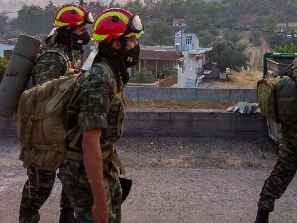 Φωτιά – Αττική: Απεγκλωβισμός 7μελούς οικογένειας με τη συνδρομή του Στρατού