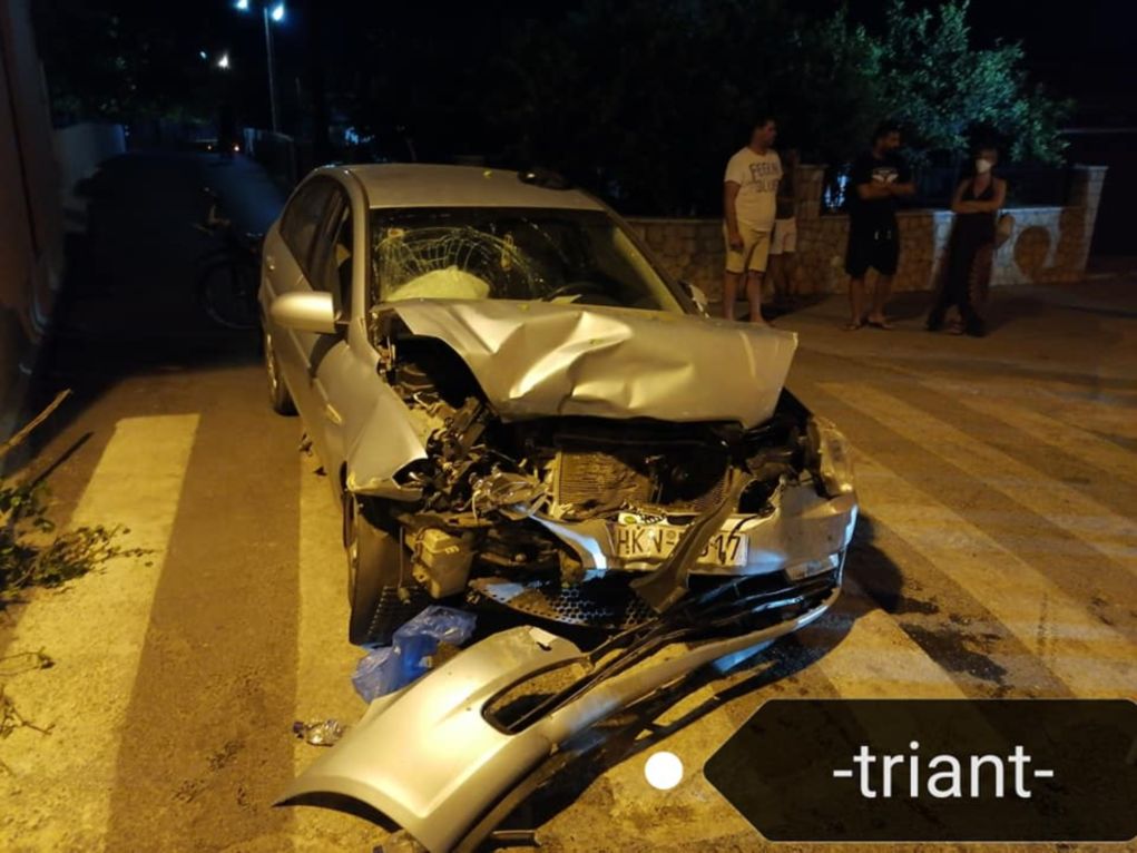 Μεθώνη: Αυτοκίνητο έπεσε σε καφετέρια – Νεκρός 53χρονος (pics)