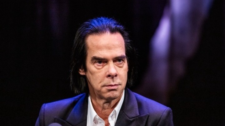 Ο Νικ Κέιβ των Bad Seeds ανακοίνωσε τα απομνημονεύματά του μετά τον θάνατο του 15χρονου γιου του