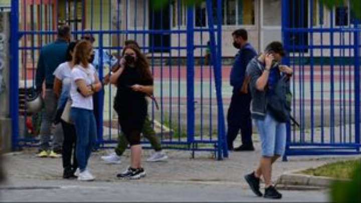 Αρχίατρος στην Αγγλία: «Υψηλότερη στα παιδιά η μετάδοση της Covid-19»