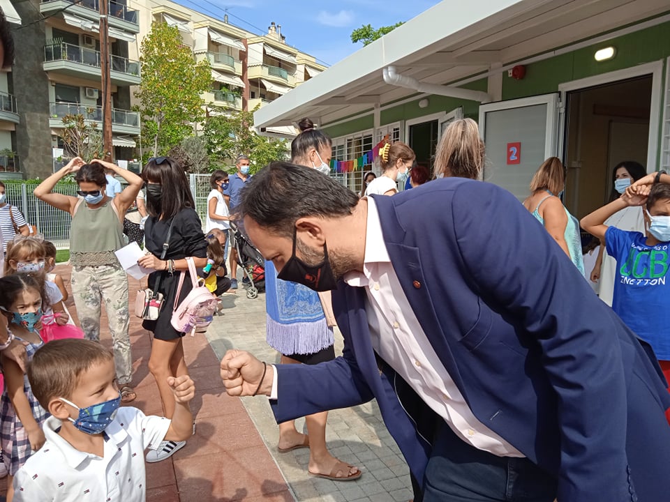 Καλαμαριά: Ο Δήμαρχος Καλαμαριάς, Γ. Δαρδαμανέλης στον Αγιασμό των Σχολείων