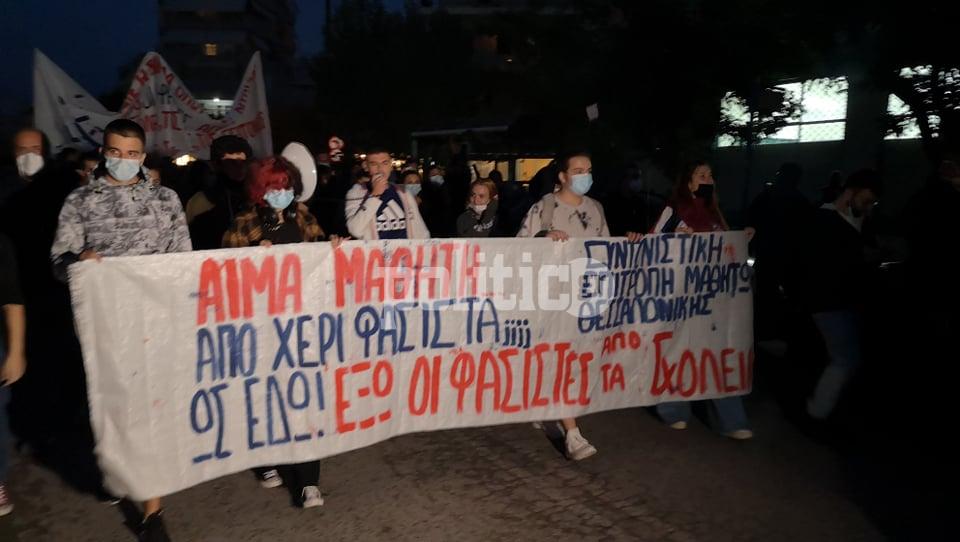 Σταυρούπολη: Πλήθος κόσμου στην αντιφασιστική πορεία – Παρούσα η μαθήτρια που δέχθηκε επίθεση (pics & vids)