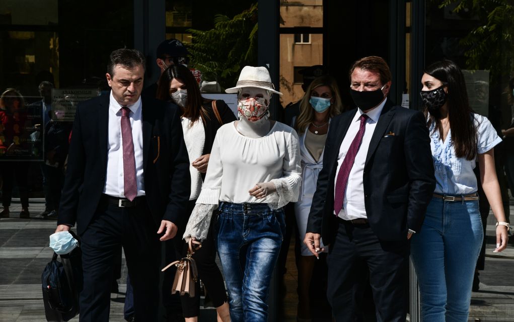 Δικηγόρος Ιωάννας: «Kρατούσε το χέρι μου και μου επαναλάμβανε πρόσεχέ με» (βίντεο)