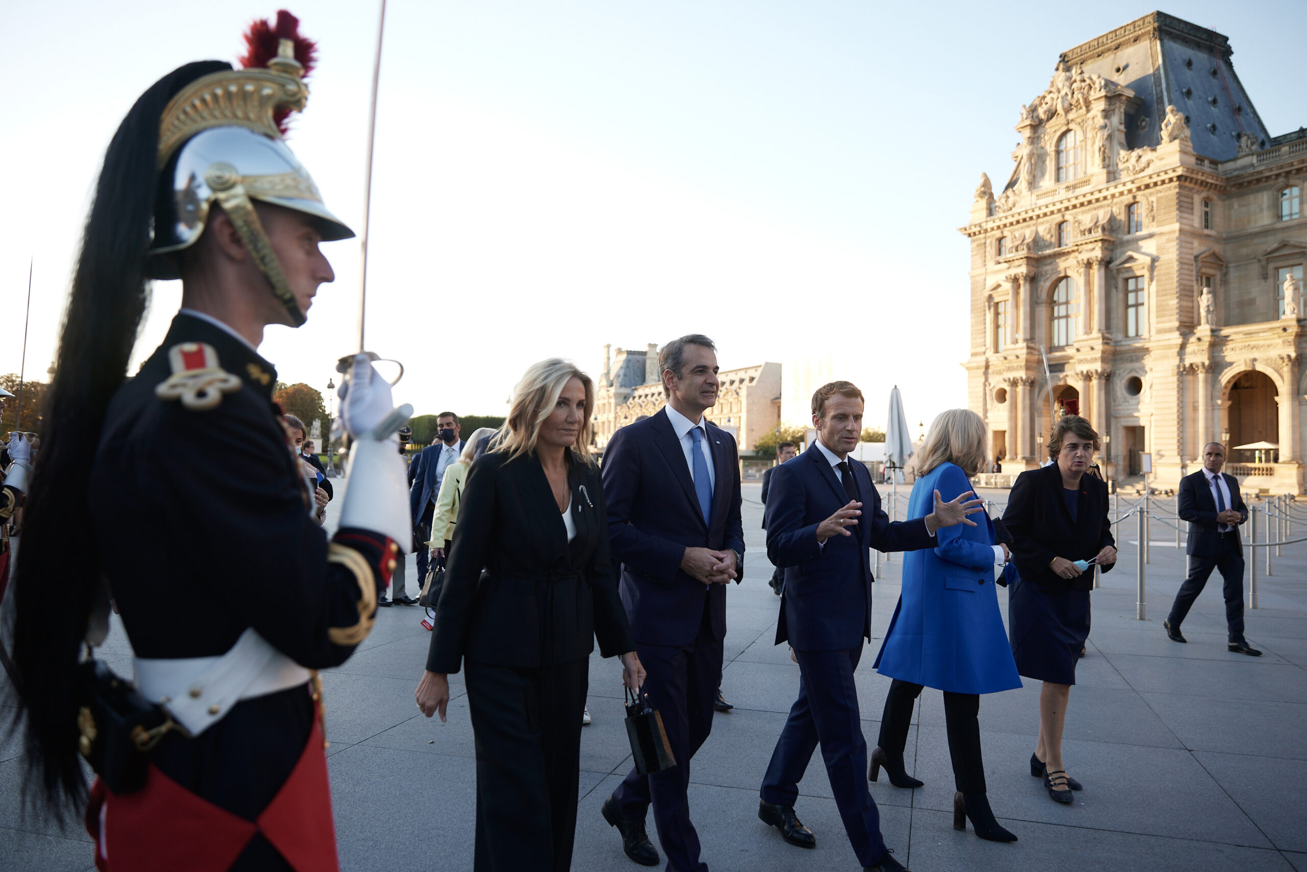 Αθήνα – Παρίσι: Ανακοινώνουν στρατιωτική συνεργασία – Deal για φρεγάτες και κορβέτες με βαρύτατο οπλισμό (vid)