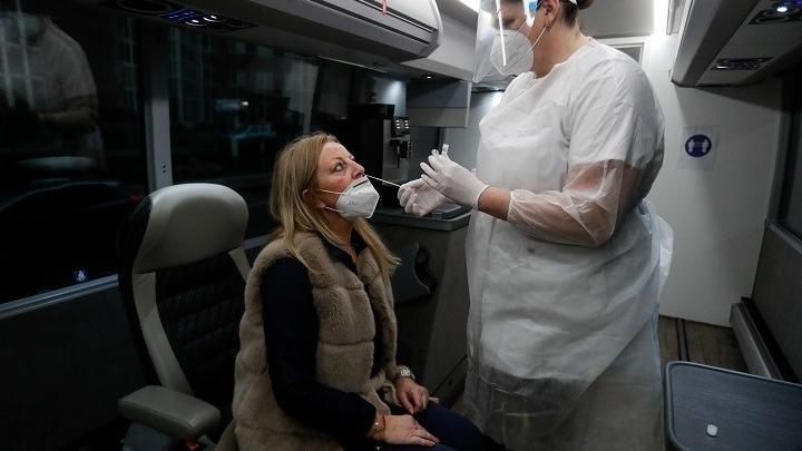 Βρυξέλλες: Δεκαήμερη καραντίνα για μη εμβολιασμένους που επιστρέφουν στην πόλη